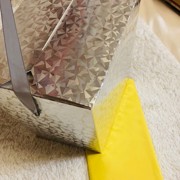 💛 Clueless 💛 beauty & accessory hoard - Picture 2 of 7